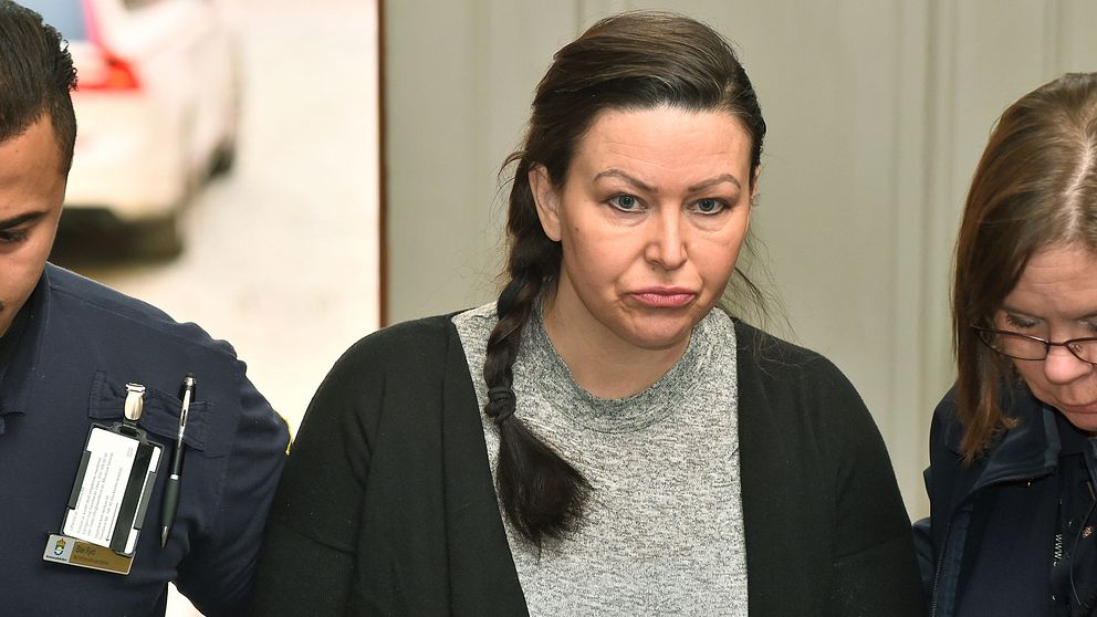 Johanna Möller – dömd till livstidsfängelse för de så kallade ”sommarstugemorden” leds in i Svea hovrätt.