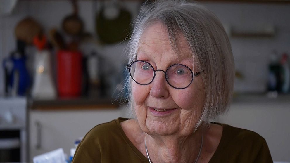 91-åriga Ruth Olga Englund i Stockholm lurades av en falsk läkare att betala in 10.000 kronor.