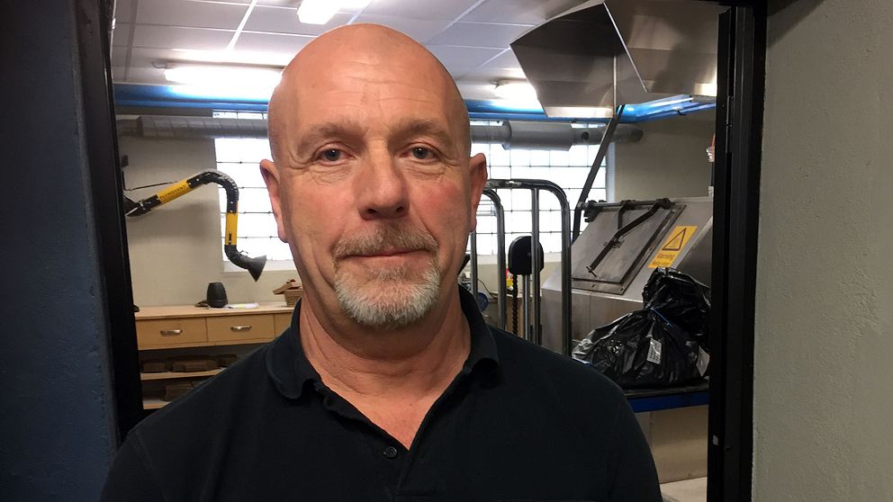 – Det är tillåtet att gräva ner stoftet för det är kemiskt rent, säger Lasse Nilsson, platschef för djurkremeringen på Sysav.