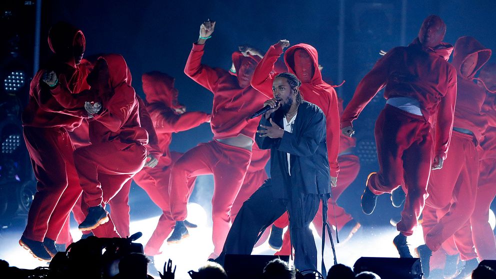 Kendrick Lamar uppträder på Grammy-galan 2018.