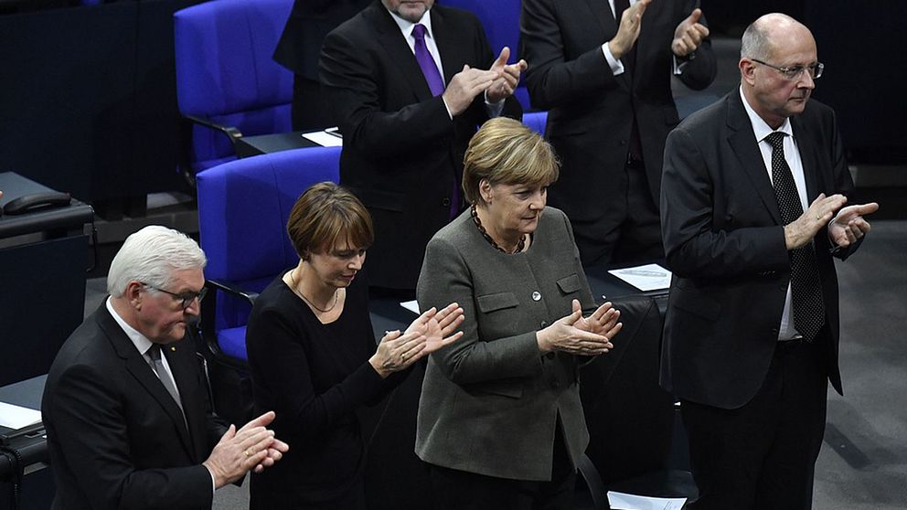 Tysklands president Frank-Walter Steinmeier och hans fru Elke, förbundskansler Angela Merkel och vice ordförande i författningsdomstolen, Ferdinand Kirchhof.