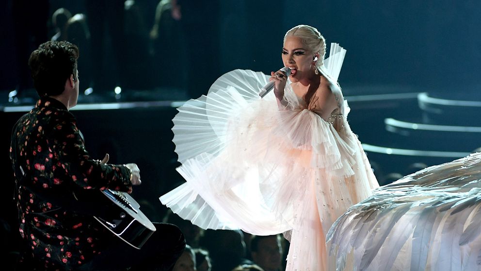 Här uppträder Lady Gaga vid Grammy Awards i Madison Square Garden, New York.