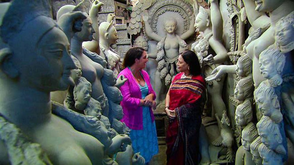 I dokumentärserien undersöker historikern Bettany Hughes hur synen på kvinnor inom religionen förändrats.