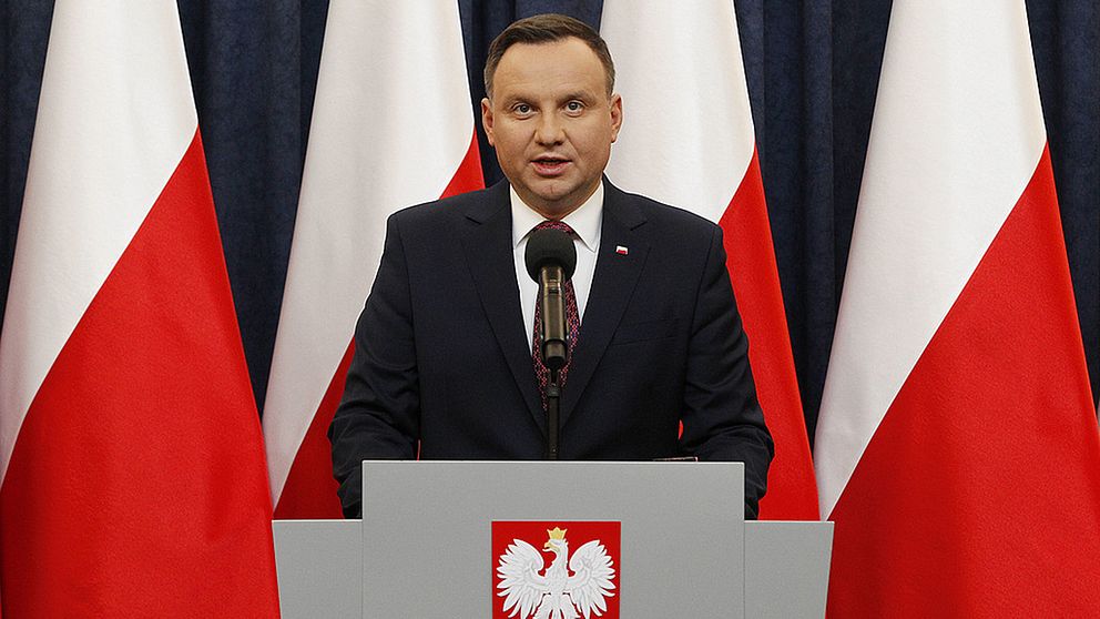 Polens president Andrzej Duda kommer att skriva under den kontroversiella Förintelselagen.