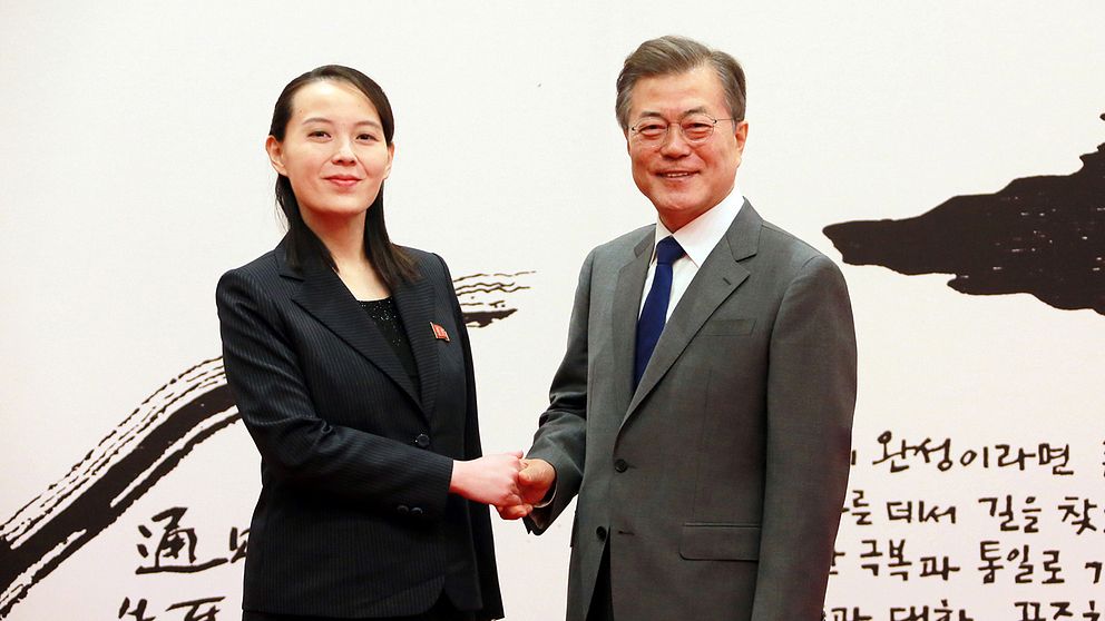 Kim Yo-jong, lillasyster till Nordkoreas diktator Kim Jong-un, och Sydkoreas president Moon Jae-in.