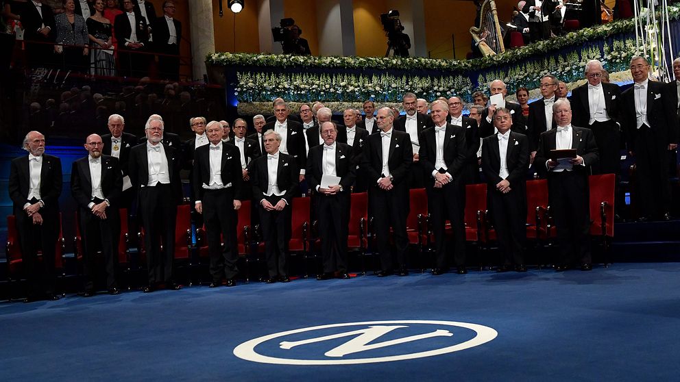 Alla Nobelpristagarna under Nobelprisutdelningen i Konserthuset i Stockholm år 2017. Samtliga pristagare var män.