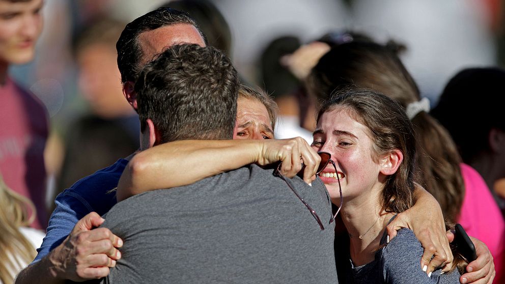 En familj återförenas efter skolskjutningen i Parkland