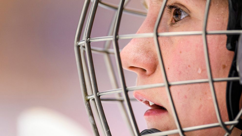 Emma Eliasson har inga planer på att börja med ishockeyn igen trots att Leif Boork slutar som förbundskapten.