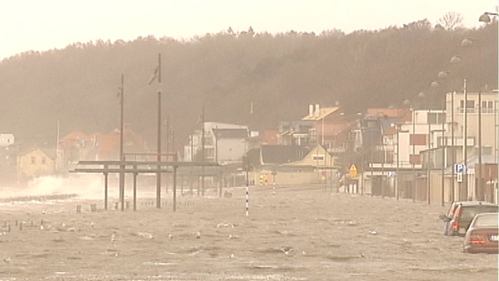 Höga havsvattennivåer gav omfattande översvämningar i skånska Helsingborg den 6 december när Sven var på väg att dra bort österut.