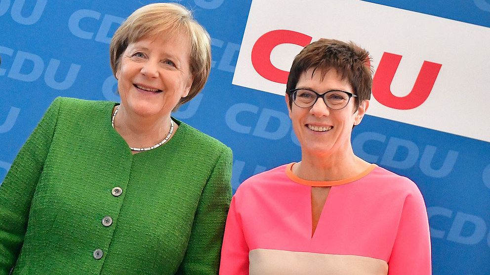 Angela Merkel föreslår Annegret Kramp-Karrenbauer som ny generalsekreterare i det kristdemokratiska regeringspartiet CDU.