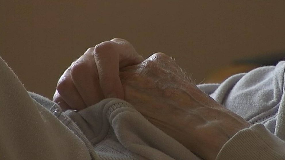 Två äldreboenden i Nyköping inför sex timmars arbetstid på försök.