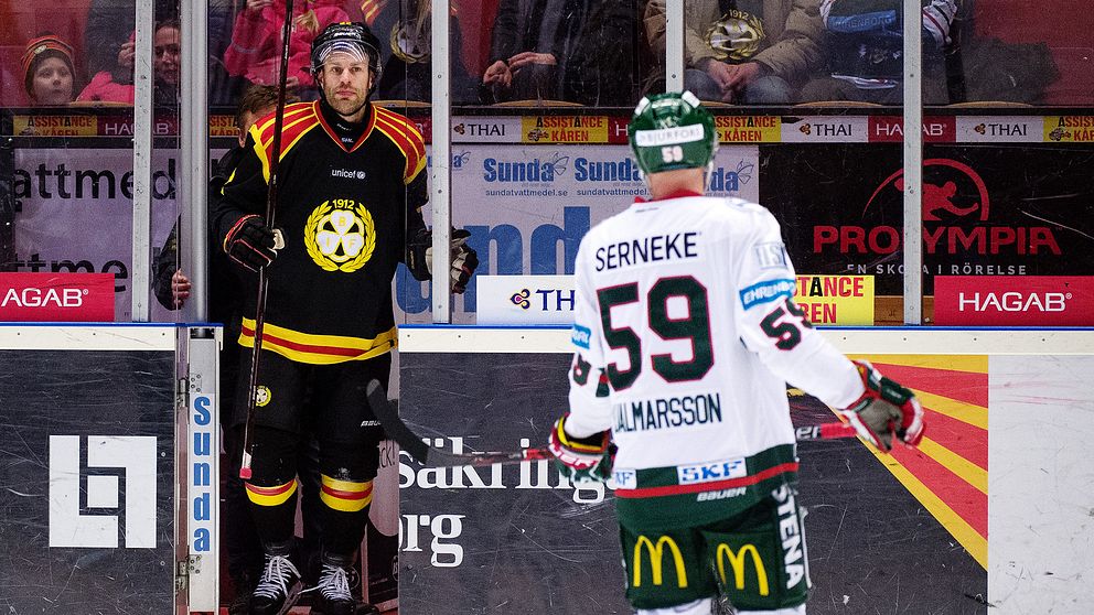 hocketspelare vid båset