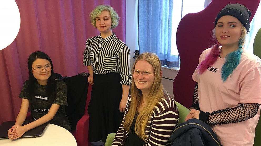 Olivia Birgersson, Isabell Skarphagen, Sofie Berg och Ellinor Glader har skapat Instagramkontot Livet 101.