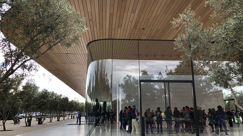 Det nya besökscentret vid huvukontoret Apple Park i Cupertino, Kalifornien.