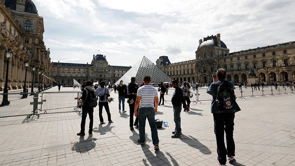 Det pampiga museet Louvren, mitt i centrala Paris, är ett av världens största museum – under 2017 hade det även flest besök.