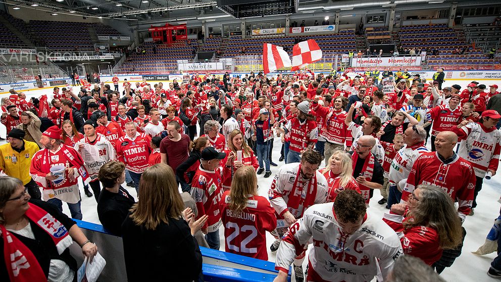 Vild glädje efter Timrås seger – fansen stormade isen