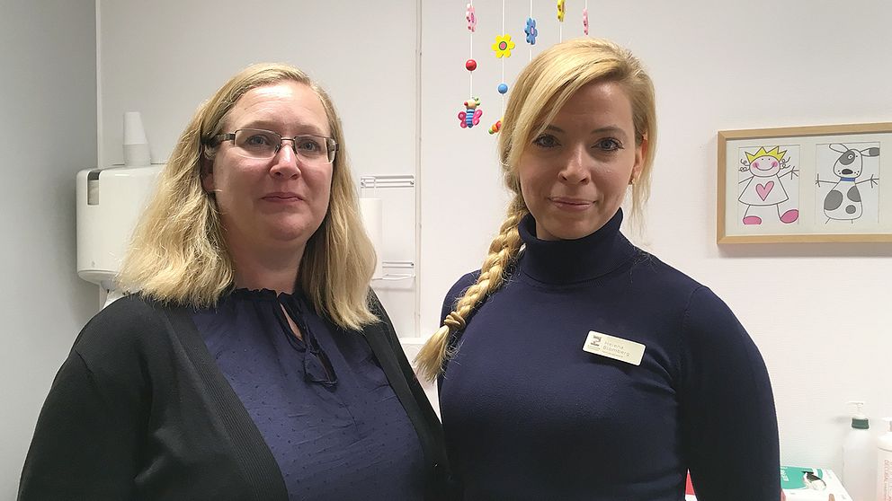 Distriktssköterska Ulrika Lindskog och familjevägledare Helena Blomberg arbetar på familjecentralen i Skiftinge.