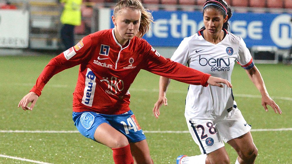 KIF:s Adelisa Grabus och PSG:s Trana Shirley Cruz i onsdagens Champions Leaguematch mellan KIF Örebro och Paris Saint-Germain på Behrn Arena.