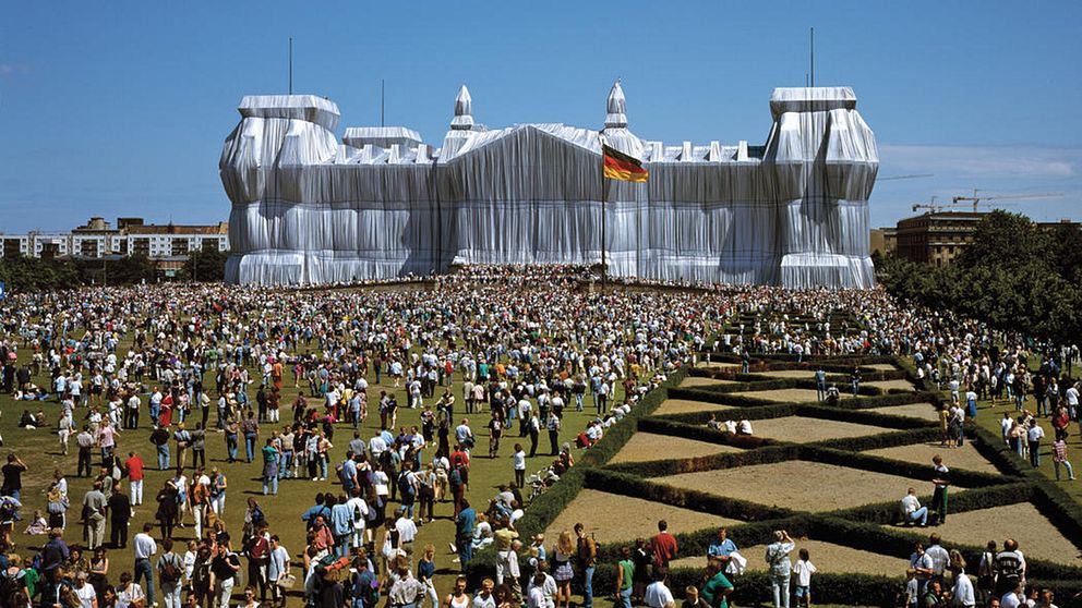 Det blev folkfest i Berlin när det gamla riksdagshuset förvandlades till ett av Christos och Jeanne-Claudes mest omtalade verk.