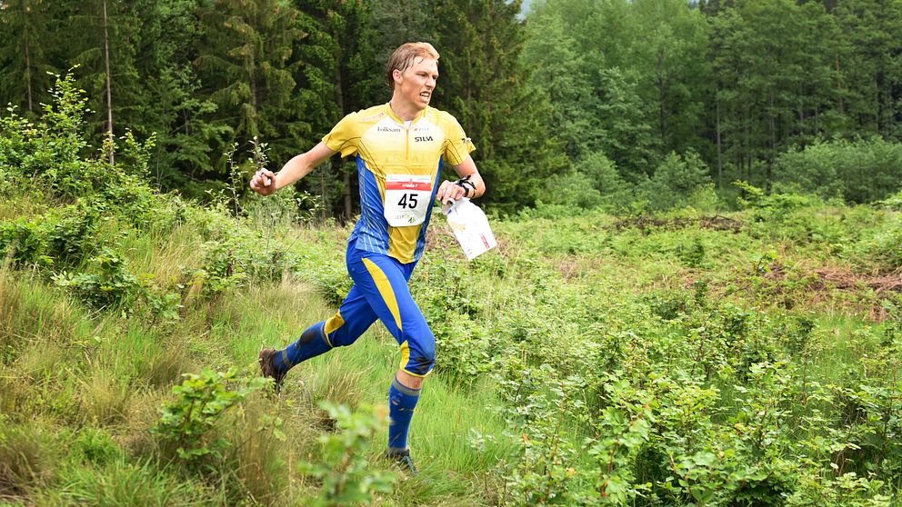 Oskar Svensson har opererat den skadade foten.