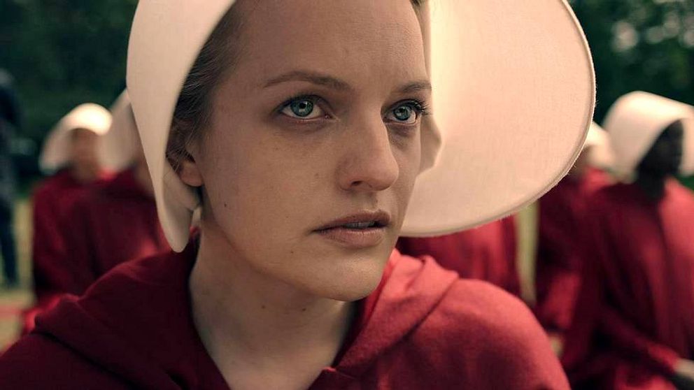 Offred (Elisabeth Moss).