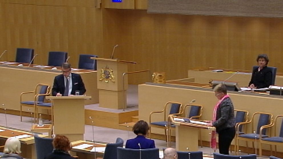 Barnmorskebristen nådde riksdagen | SVT Nyheter