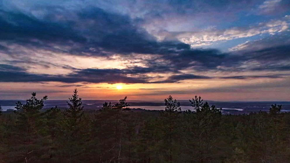 Roland filmade den vackra solnedgången från Storkasberget i Arvika en aprilkväll i år
