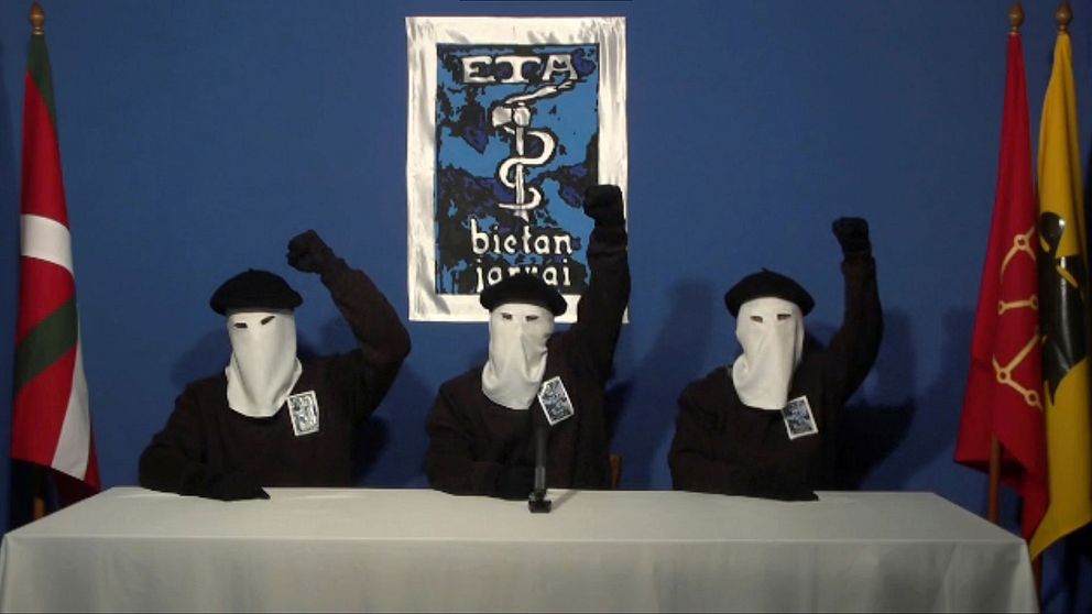 Arkivbild på tre ETA-medlemmar  publicerad 2011.