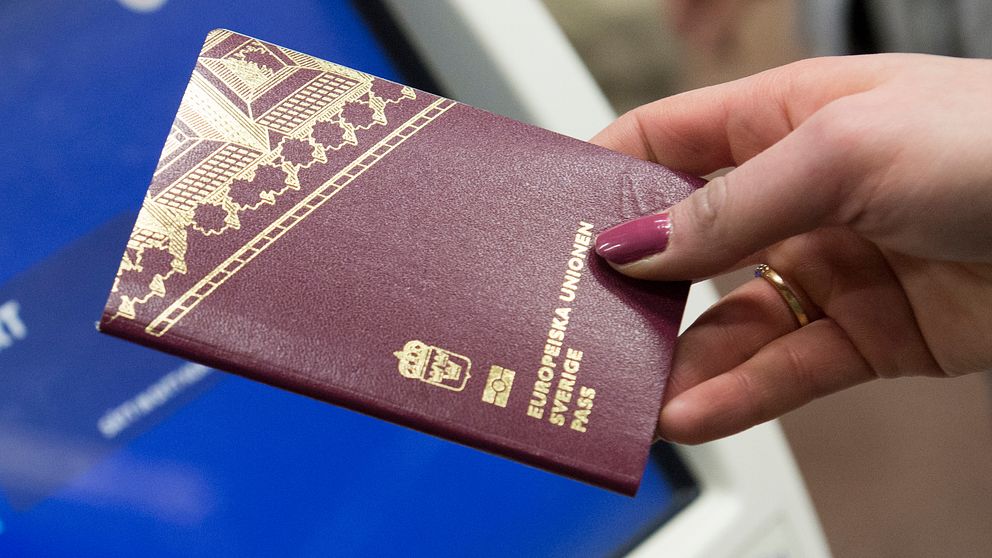 I flera delar av landet är det långa väntetider till att skaffa pass. I Skåne kan man få vänta upp till två månader.