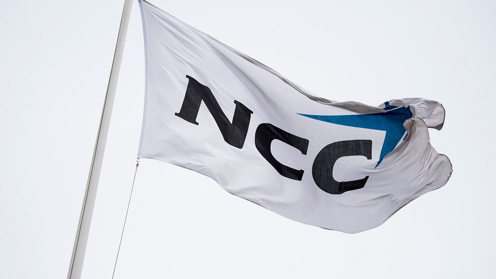 NCC:s flagga vajar i vinden.