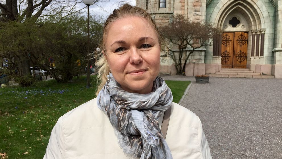 Helena Welin från Stockholm kom till Oscarskyrkans ringning för att hedra Tim ”Avicii” Bergling.