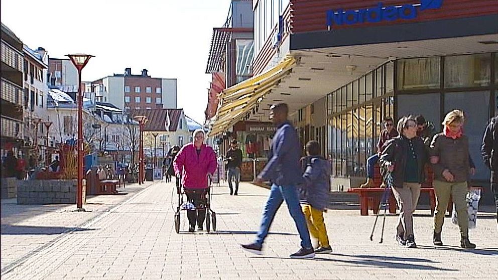 gatuvy från Bodens centrum, april