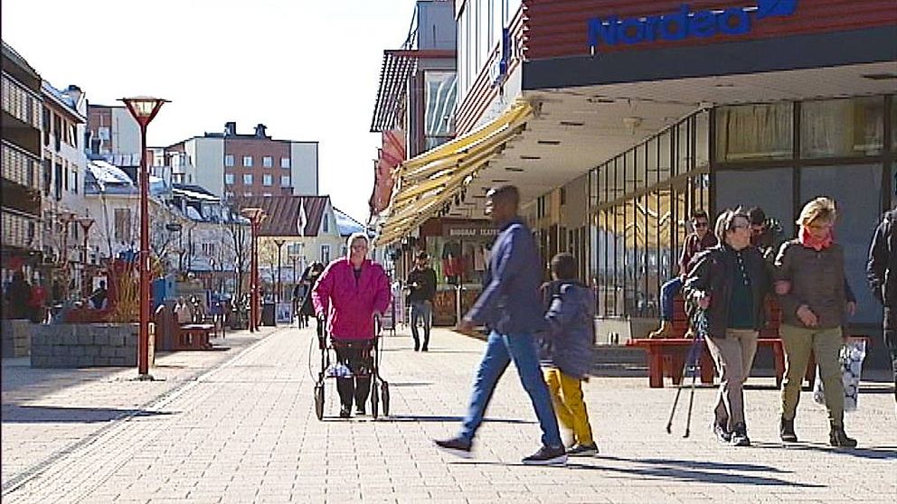 gatuvy från Bodens centrum, april