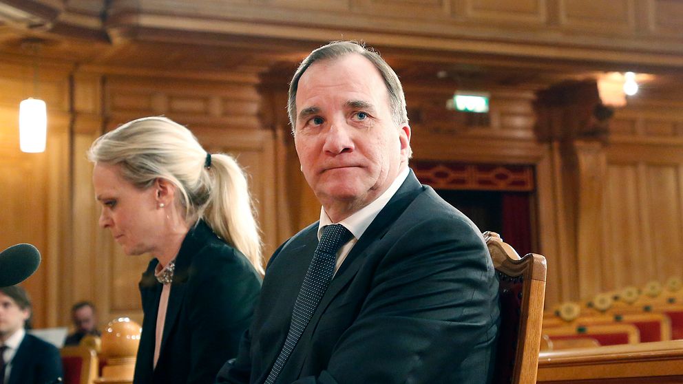 Konstitutionsutskottet håller utfrågningar med statsminister Stefan Löfven (S) i flertal ärenden, bland annat om Transportstyrelsens it-upphandling i Andrakammarsalen i Riksdagshuset.