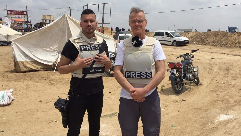 SVT:s fotograf Pablo Torres och utrikesreporter Claes JB Löfgren på plats i Gaza.