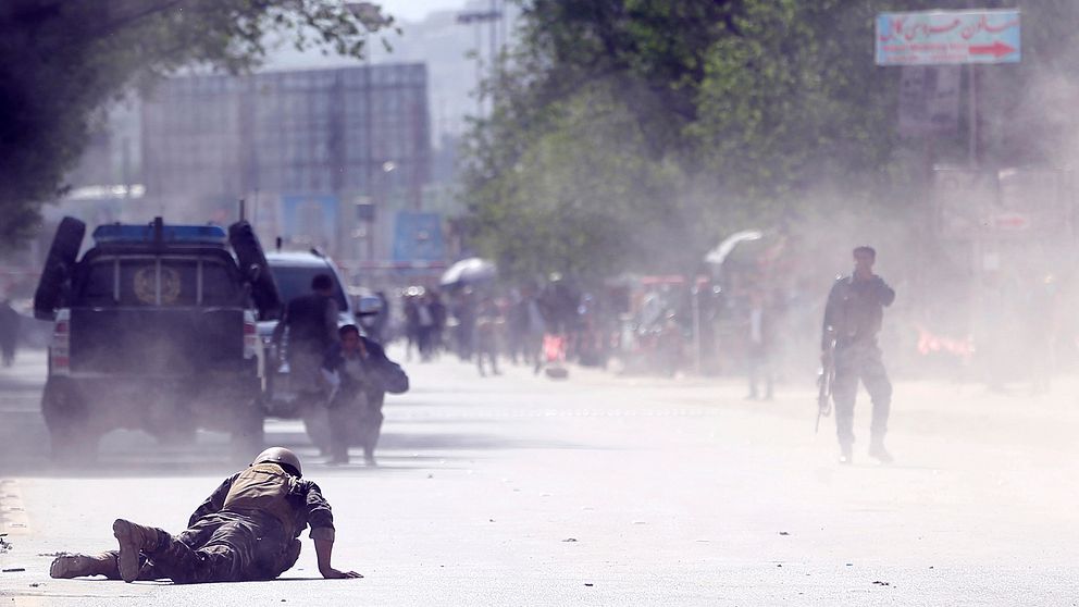 Flera dödade i dubbla bombdåd i Kabul.