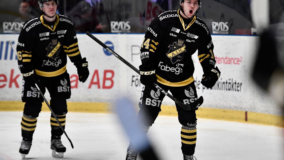 Kalle Jellvert, till höger, är klar för spel i Modo Hockey