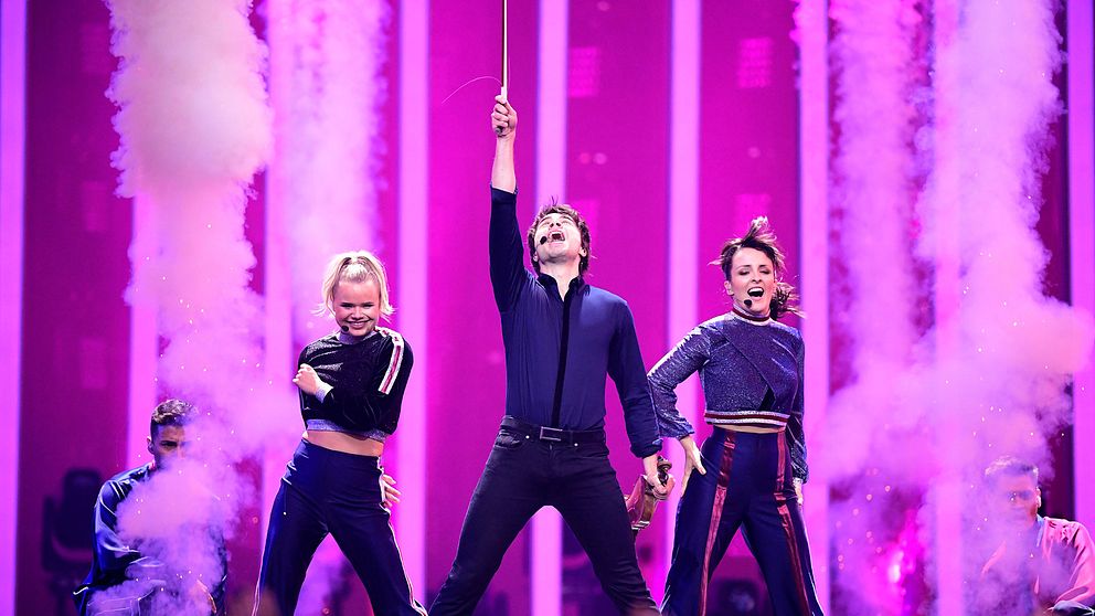 Norges Alexander Rybak toppar spelbolagens listor över vem som går vidare till lördagens final.