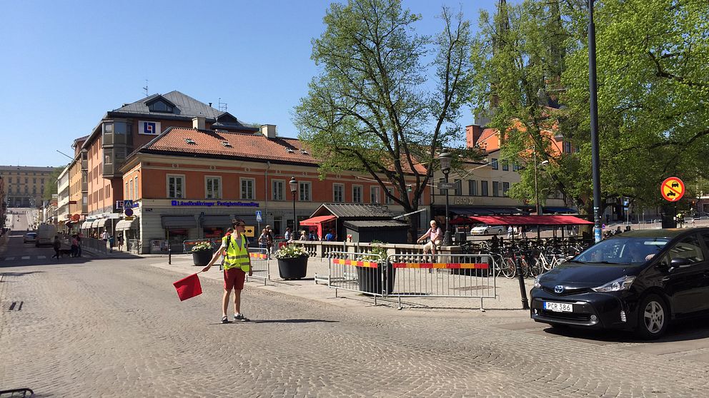 flaggvakt vid vägkorsning