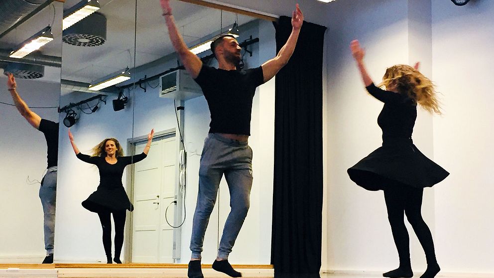 Dansaren Mohanned Hawaz tillsammans med sin repetitör Hanna Torstensson.