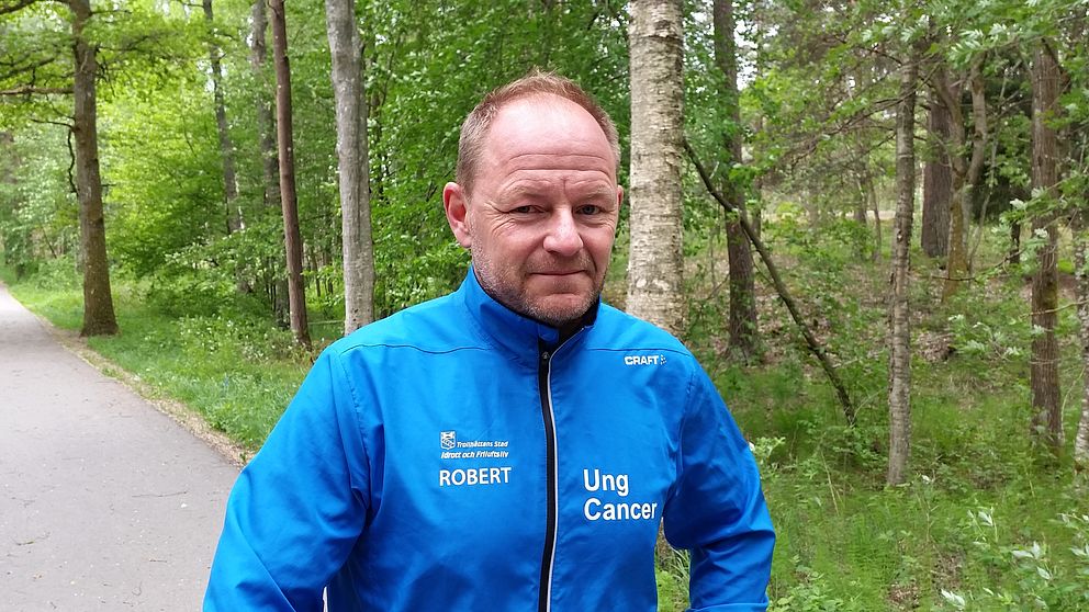 Robert Stenberg står redo för en löptur i skogen.