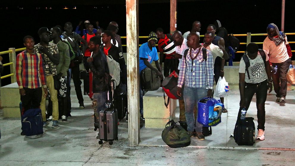 Migranter från bland annat Afrika räddades från en båt på drift utanför Brasilien.