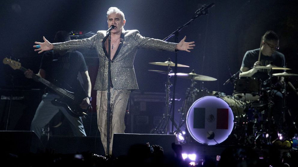 Morrissey på scen i höstas. Han har på sig en glittrig kavaj.
