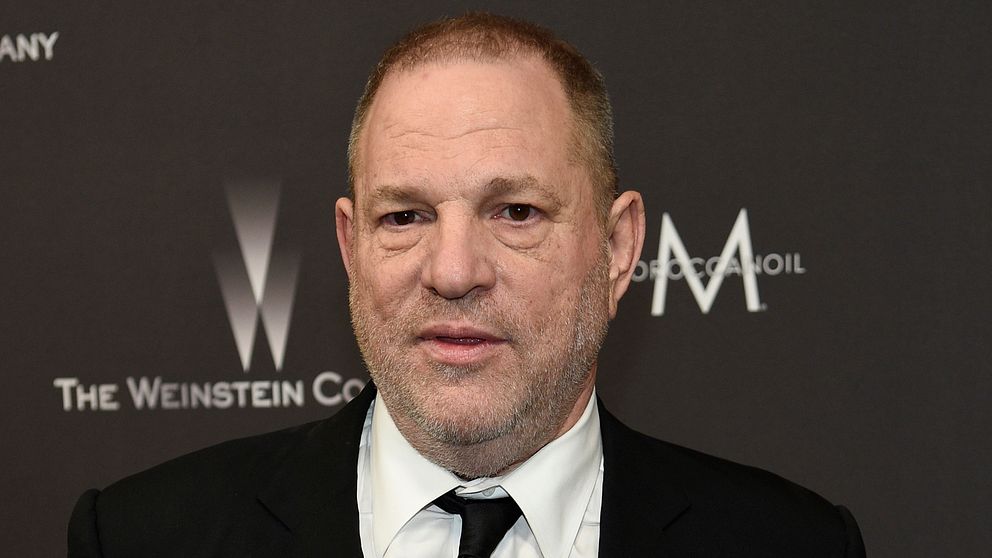 Harvey Weinstein, den amerikanske filmproducenten som anklagas för bland annat sexuella övergrepp, väntas överlämna sig själv till polis