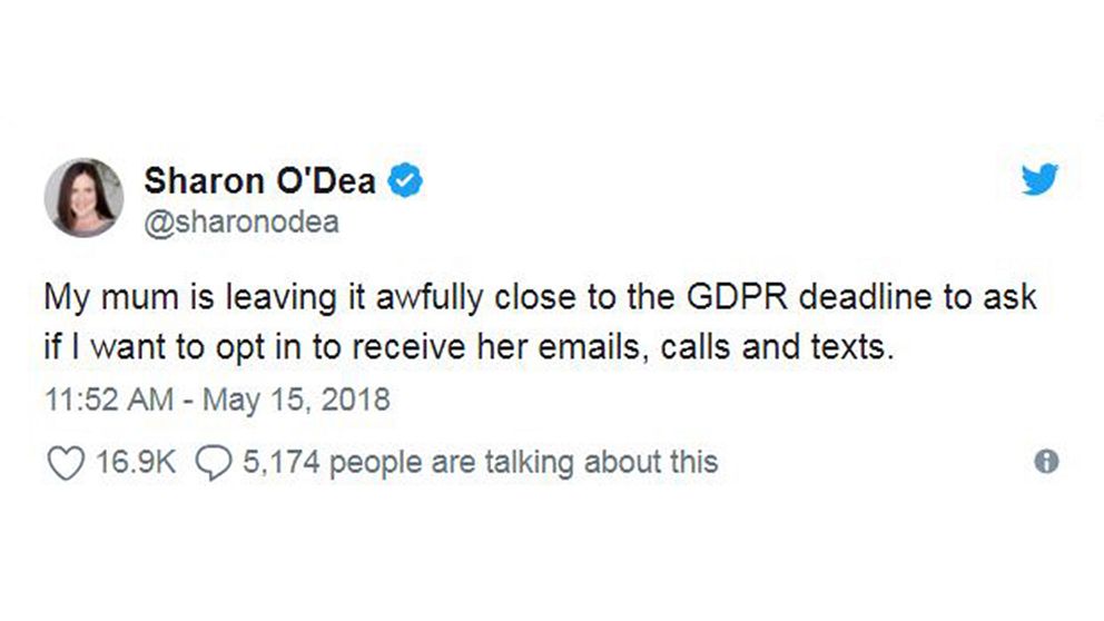 ”Min mamma väntar farligt nära inpå GDPR:s deadline på att be mig om tillåtelse att fortsätta ta emot hennes mejl, samtal och sms”, skriver Twitteranvändaren Sharon O'Dea.