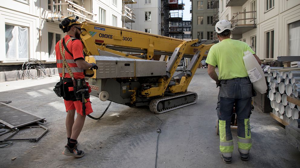 Byggarbetare vid ett nybygge i Stockholm.
