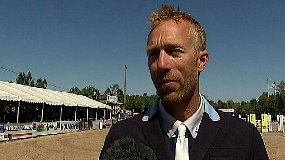 Niklas Jonsson välkomnar de nya reglerna om tävlingsstopp efter en olycka