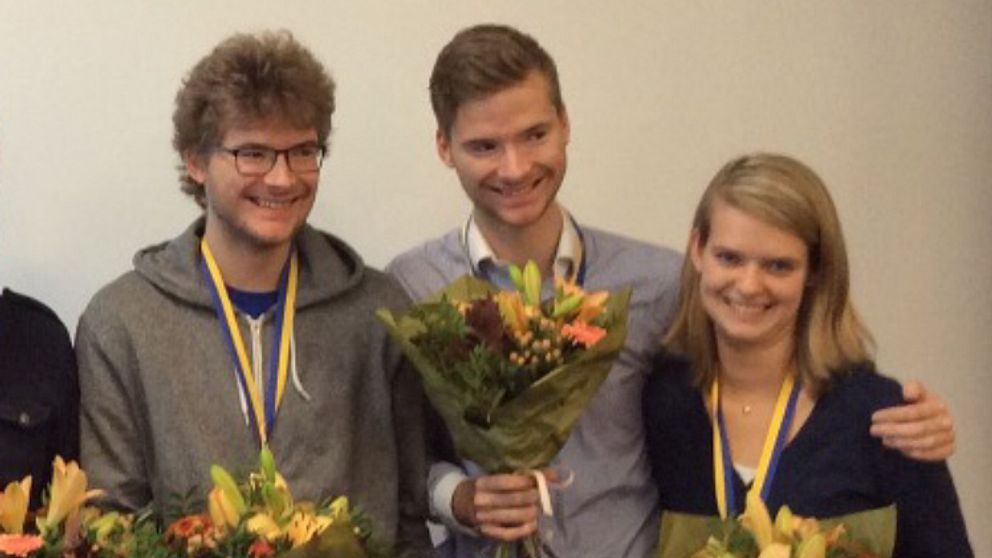 Från vänster: Ola, Mikael och Cecila Rimstedt. Bilden är från när de vann Elitserien 2017 för andra året i rad.