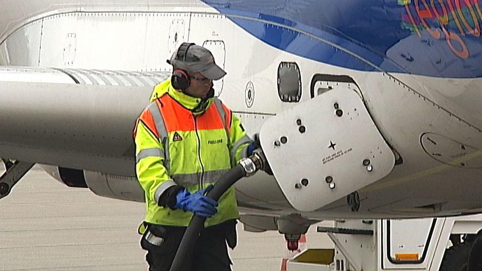 Tankning av flygbränsle.