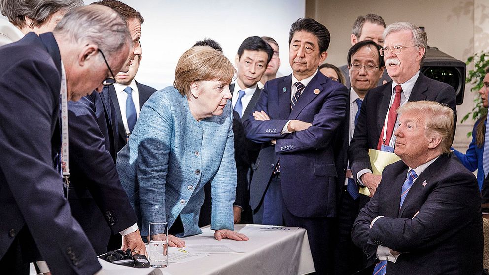 Den uppmärksammade bilden på Trump och Merkel från G7-mötet i Québec, Kanada.